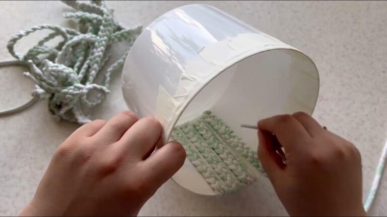 This hidden trick transforms a plastic bucket into a stunning garden feature…