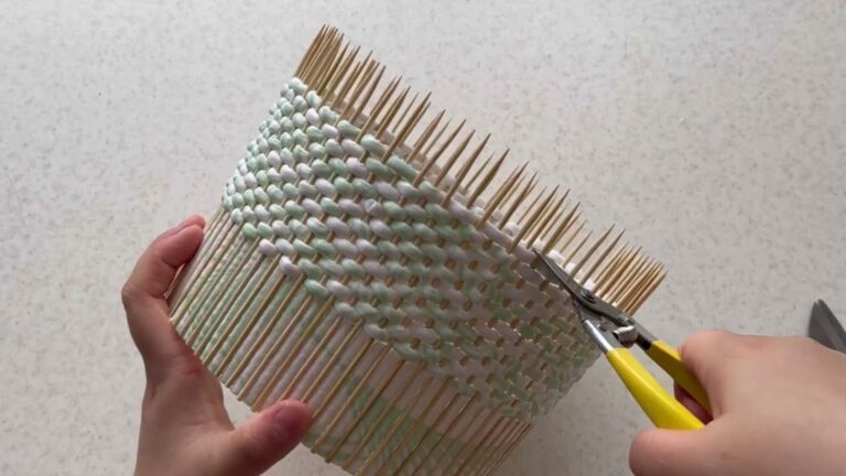 This simple trick turns plastic waste into stunning garden art… discover how!