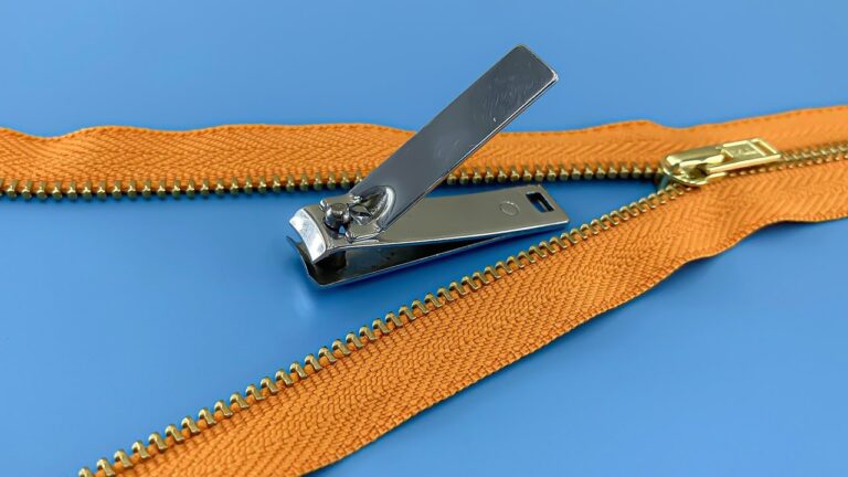 5 Easy Steps to Fix a Broken Zipper in Minutes!