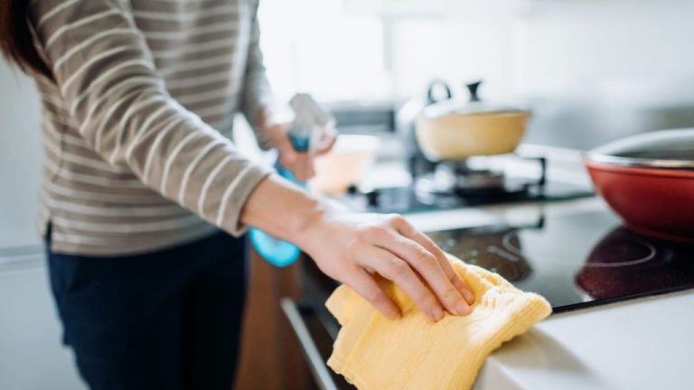 Remove Makeup Stains Quickly for a Sparkling Clean Kitchen